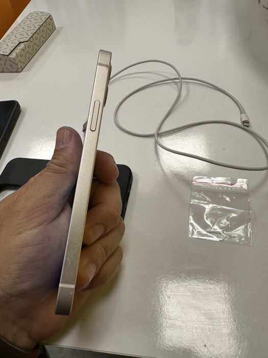 Продава се iphone 12 256GB
