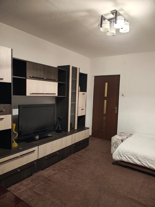 Închiriez apartament