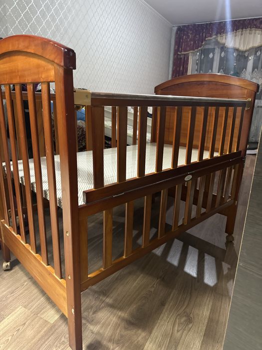 Продам манежку в отличном состояним