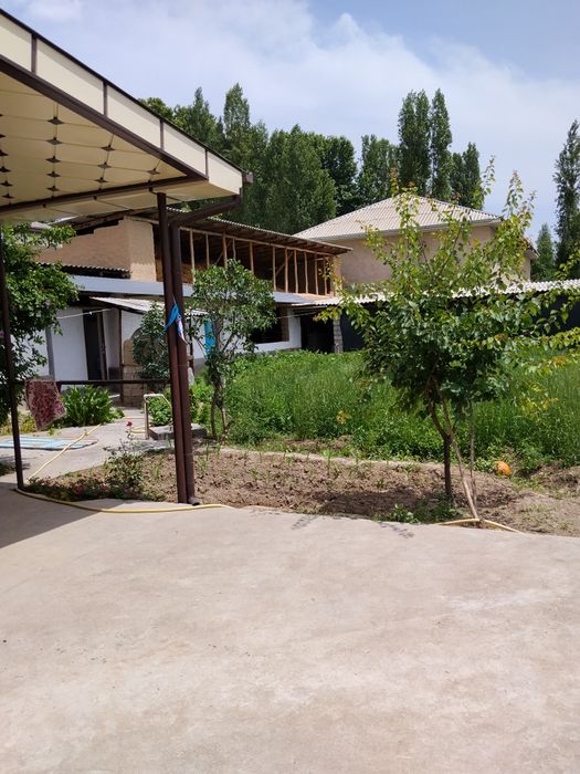 Uy  hovli  sotiladi