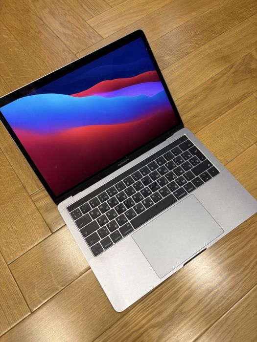 MacBook Pro 13″ 2016 (Touch Bar) — 8/256 ГБ Зарядка Бесплатно