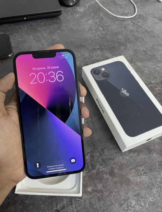 Телефон iPhone 13