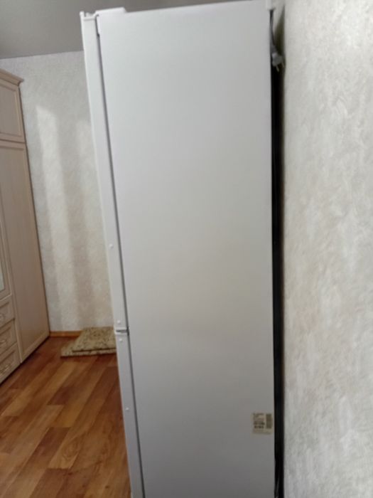 Продам. Холодильник. В отличном состояние