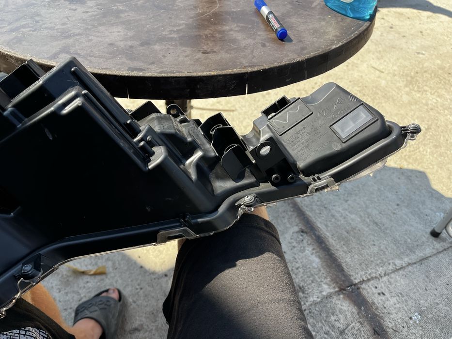 Ляв фар Toyota COROLLA 2024