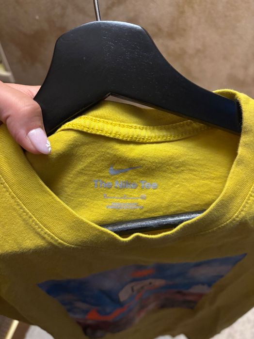 Жълта тениска на Nike