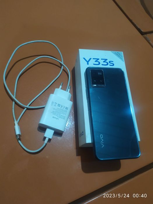 Vivo y 33 s sotiladi.    Karopka , dakument bor. Zaryadnik radnoy.