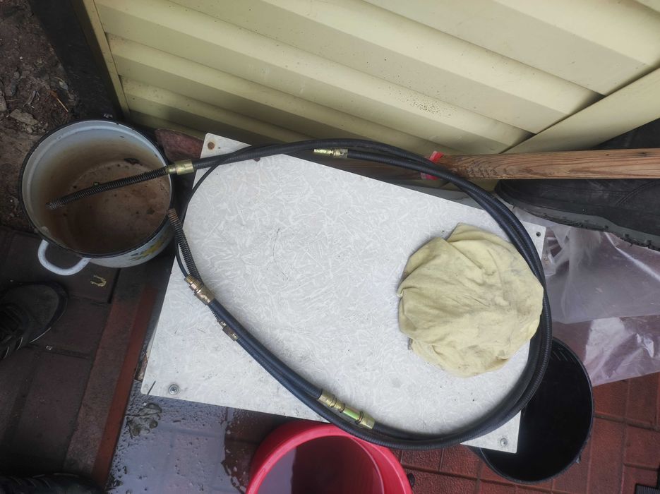 Трос ручного тормоза