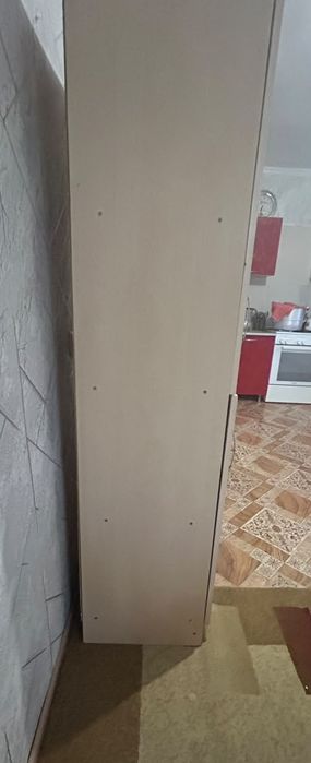Деревянный  шкаф