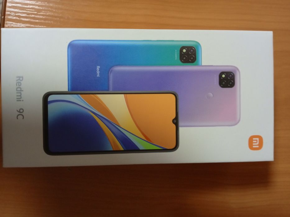 Телефон Redmi 9C с защитным стеклом и чехлом.