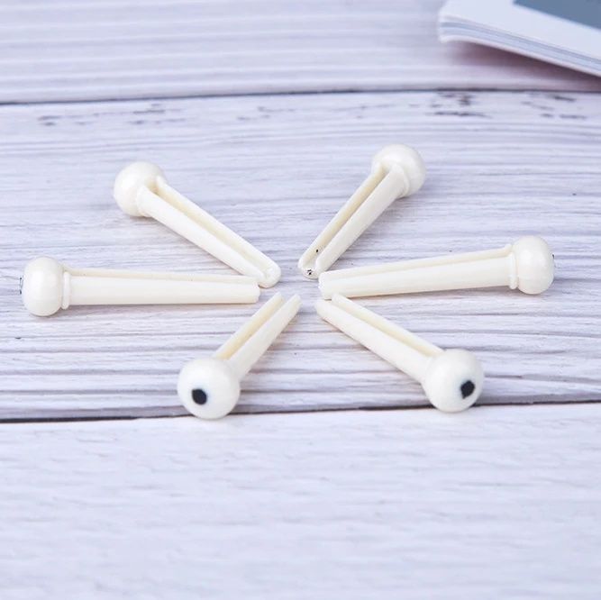 Для игры на гитаре струны и аксессуары