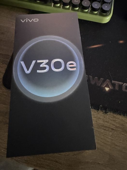 Продам телефон vivo v30e