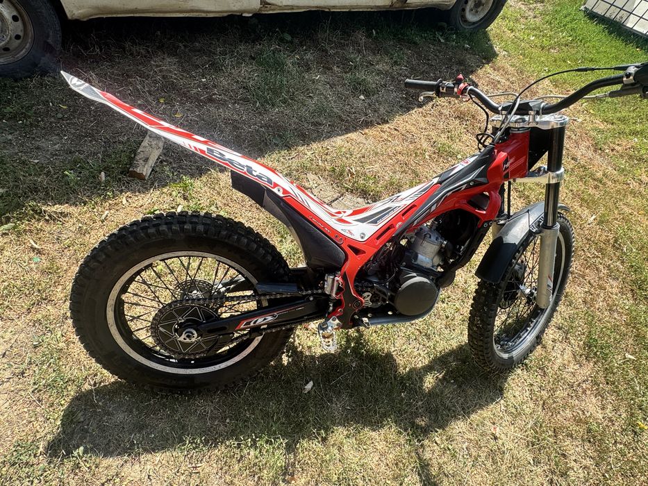 Vând Beta Evo 300 2T (2020) –  Stare Excelentă / Anvelope Aproape Noi schimb si cu auto