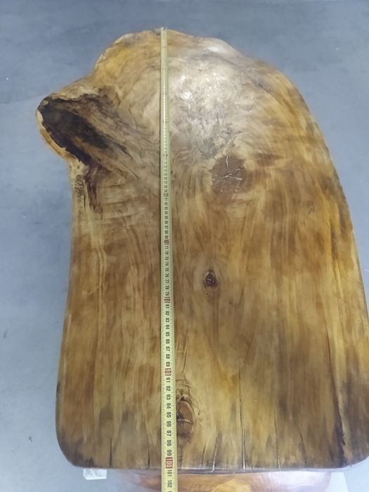 Ръчно изработена маса от три вида дърво