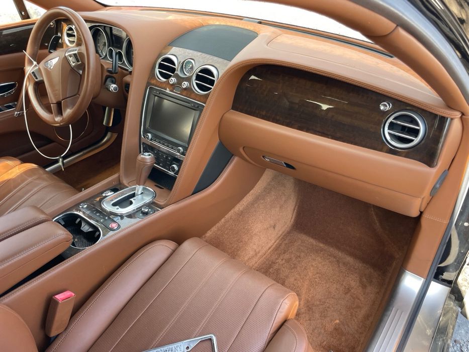 Vand Bentley Flying Spur Avariat