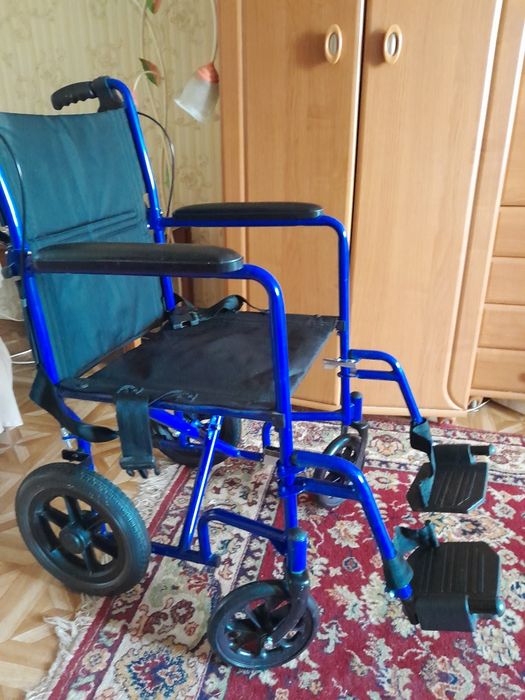 Коляску инвалидную продам