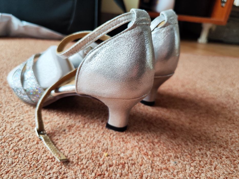 Елегантни дамски обувки 38 номер