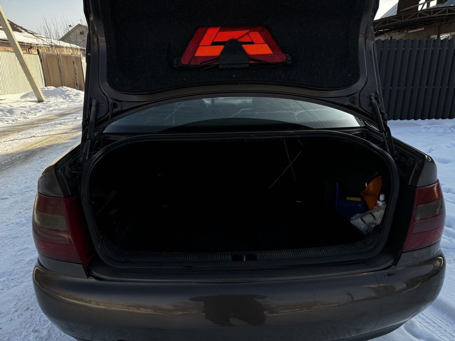 Автомобиль Ауди А4 97 год