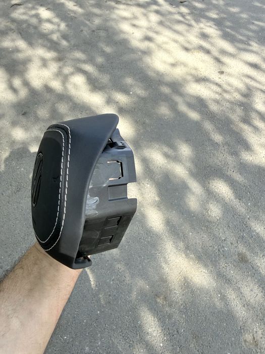 Vând capac airbag îmbrăcat in piele gama Vag