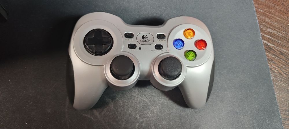 Logitech f710 геймпад джойстик