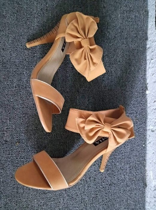 Сандали  на ток със панделка 38 номер