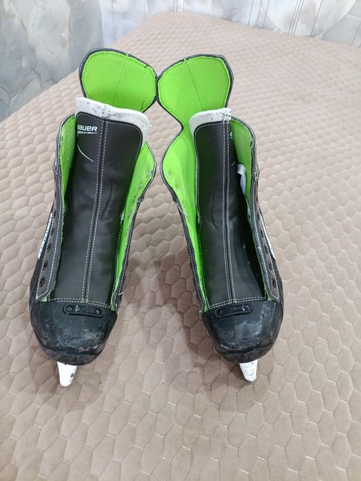 Коньки хоккейные