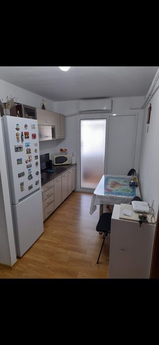 Vind apartament cu 2 camere decomandat