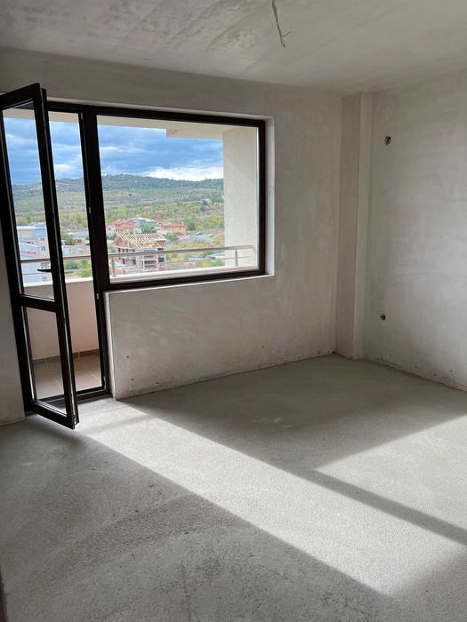 Тристаен апартамент в кв.Железник