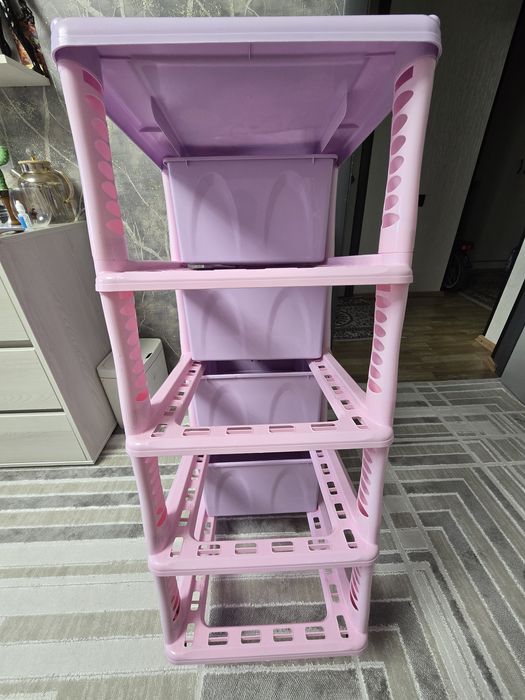 Продам детский пластиковый комод с четырьмя ящиками.