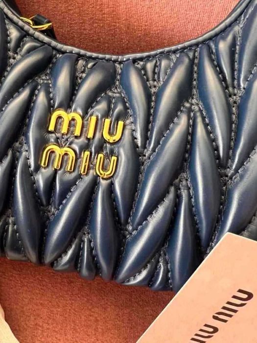 Geanta de mana Miu Miu Wander , noua, cu eticheta, are si bareta pentru umar