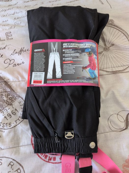 Pantaloni de skii negri. Noi!