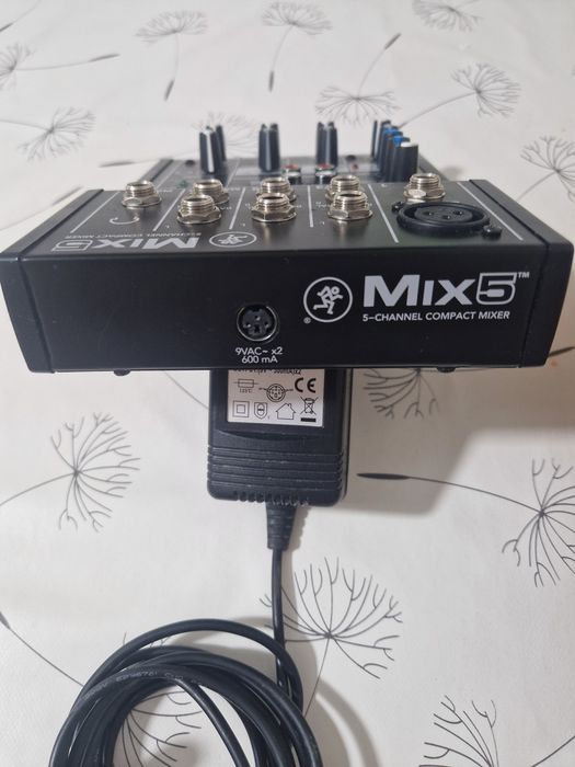 Mixer Mackie Mix5