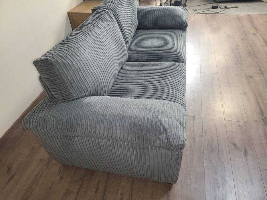 Сив диван от плат с функция сън