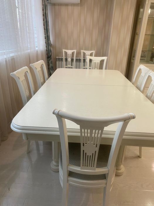 Продаются стол и стулья для гостиной