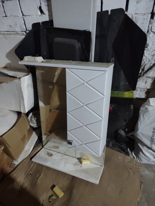 Продам корнитур для ванной.