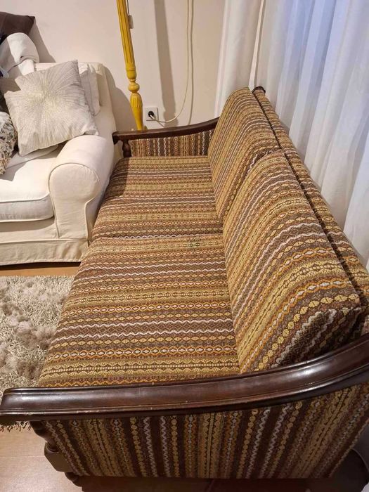 Двуместен старинен диван