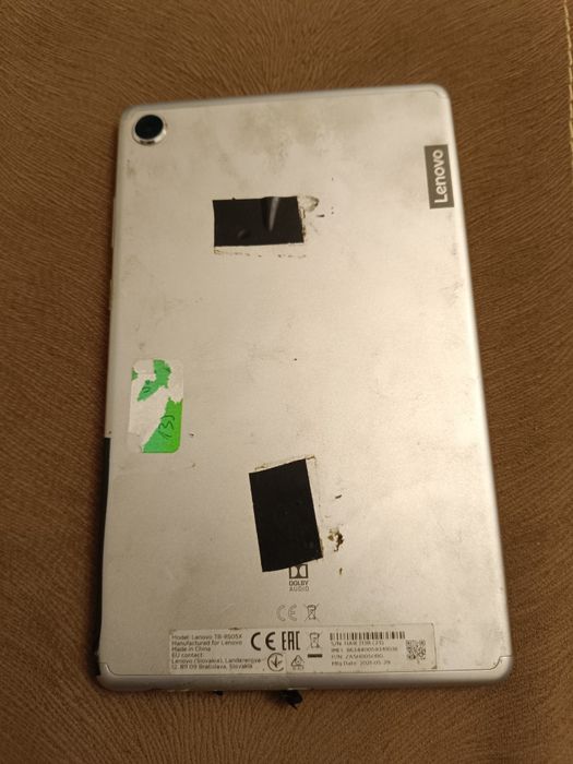 За части. Таблет Lenovo TB-8505X