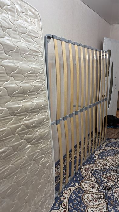 Кровать хорошим состаяние