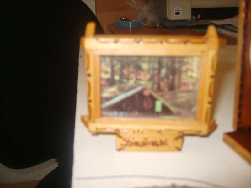 Мини дървени чинийки и изгледи в дървени рамки