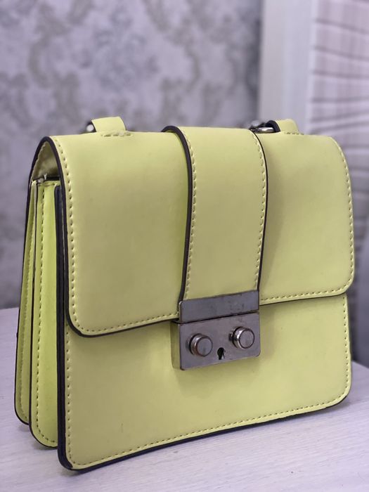 Плодам сумку Bershka