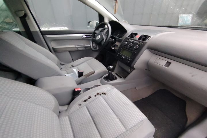 Oglinda stanga Volkswagen VW Touran 2005