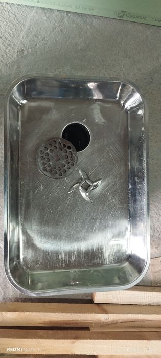 Продам электромясорубку