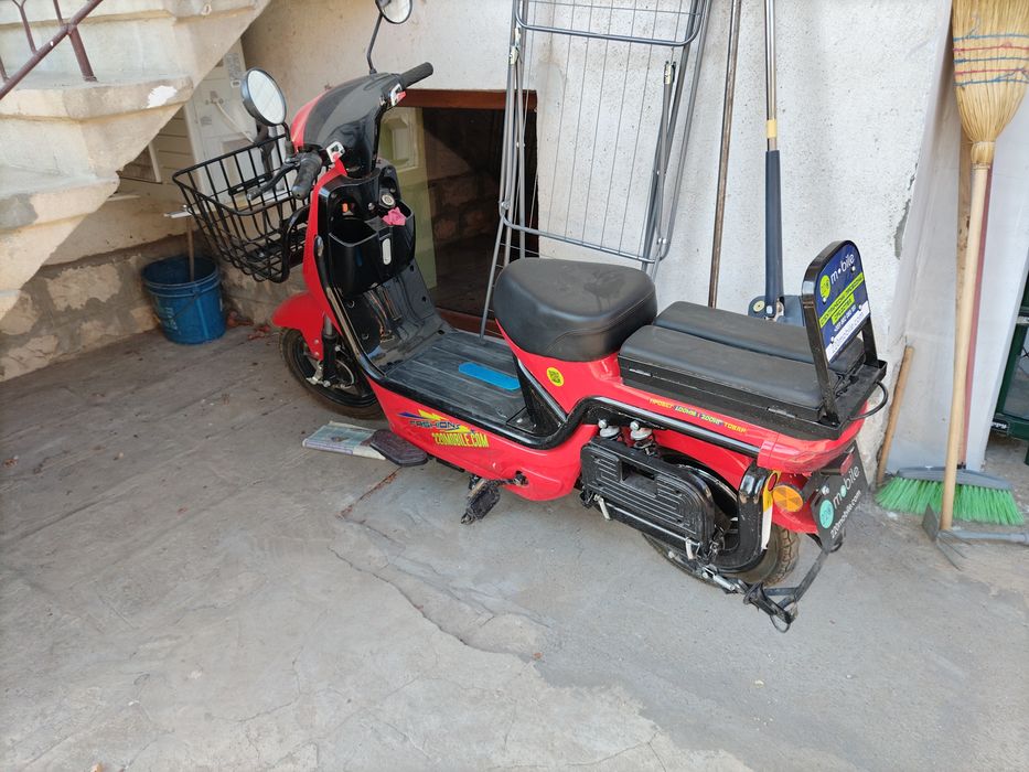 Продавам елетрическо моторче