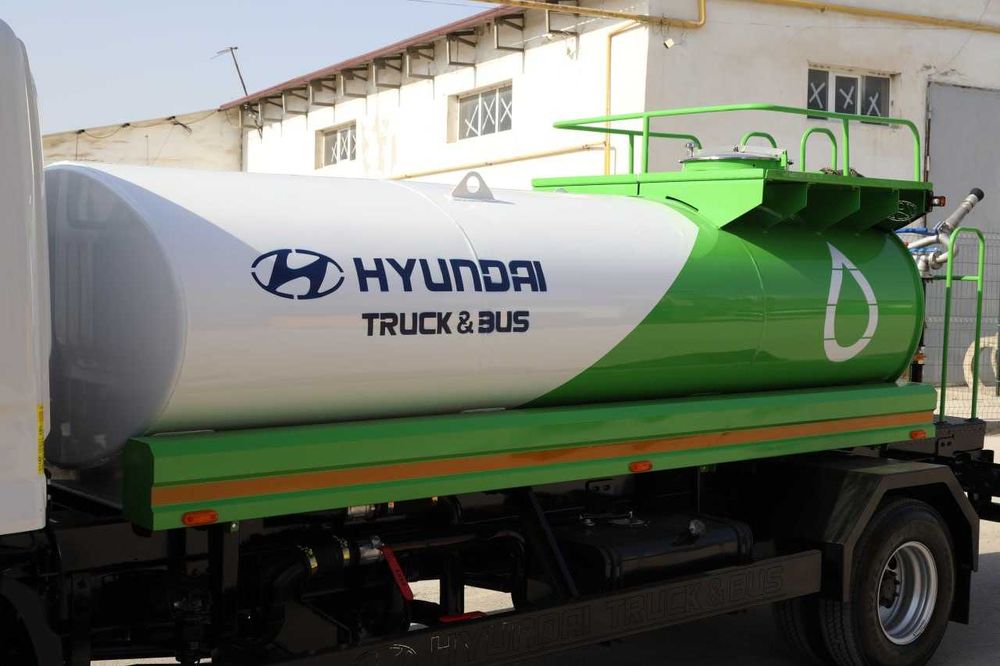 Водовоз Поливомойка HYUNDAI  4 куб, с насосом  в НАЛИЧИИ