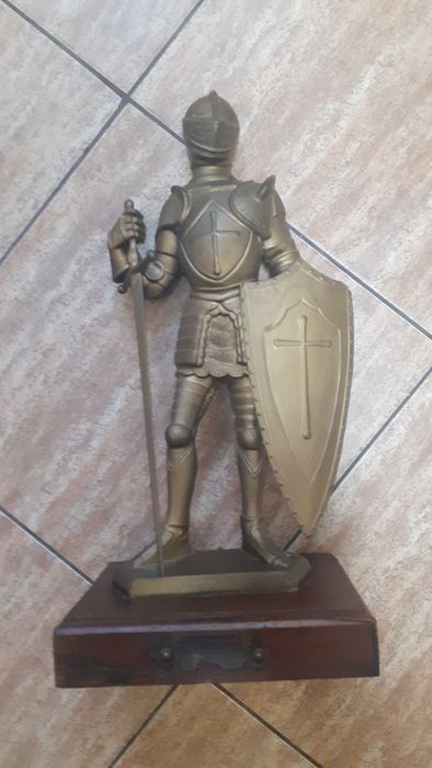 Cavaler cruciat medieval-statuetă metalică