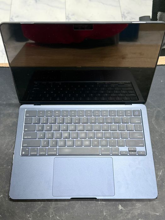 Apple MacBook Air 13" (M2, A2681)