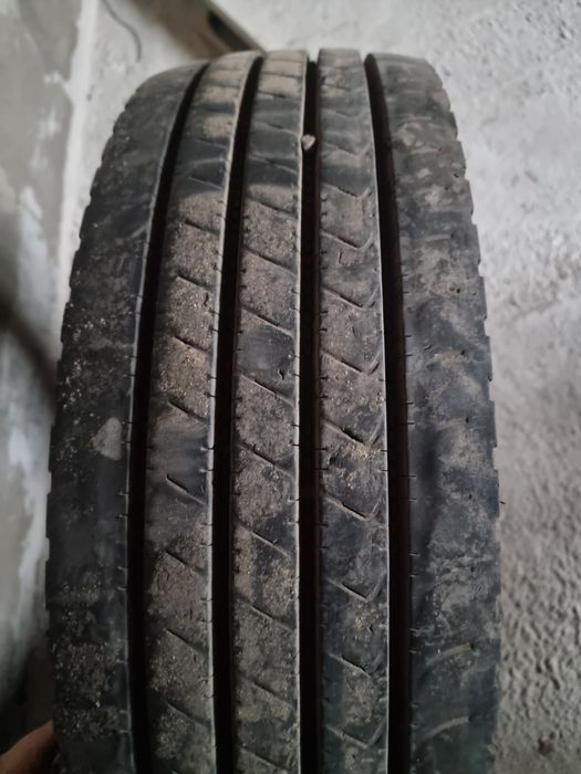 2 резины 235/75/17.5