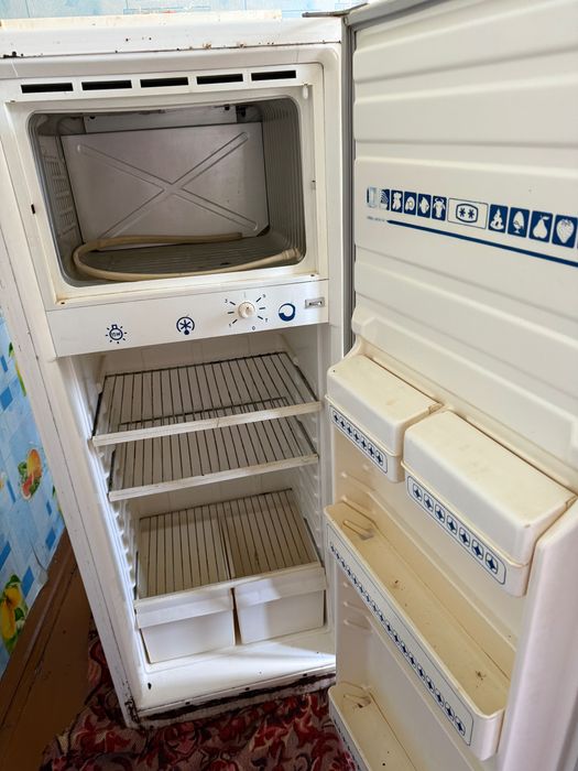 Продается холодильник 2 шт нужен ремонт