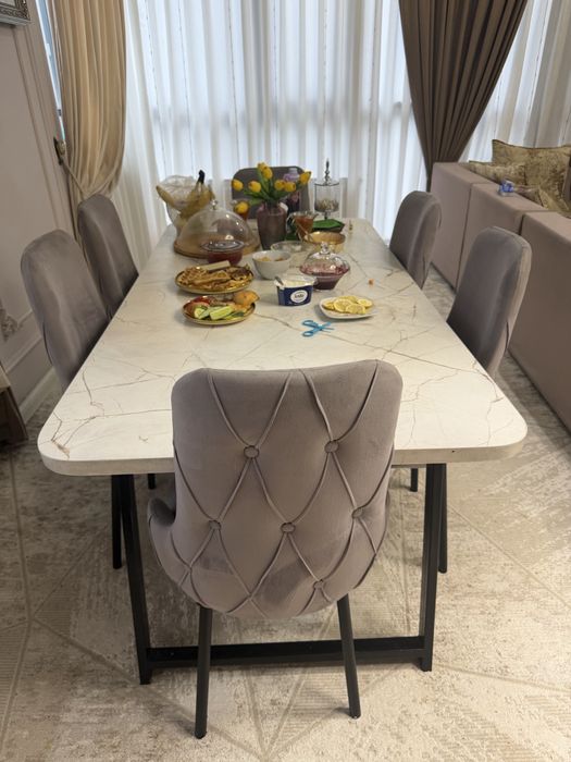 Продам стол и 8 стульев