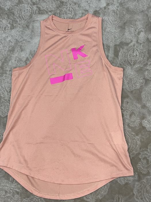 Потници Nike и Adidas