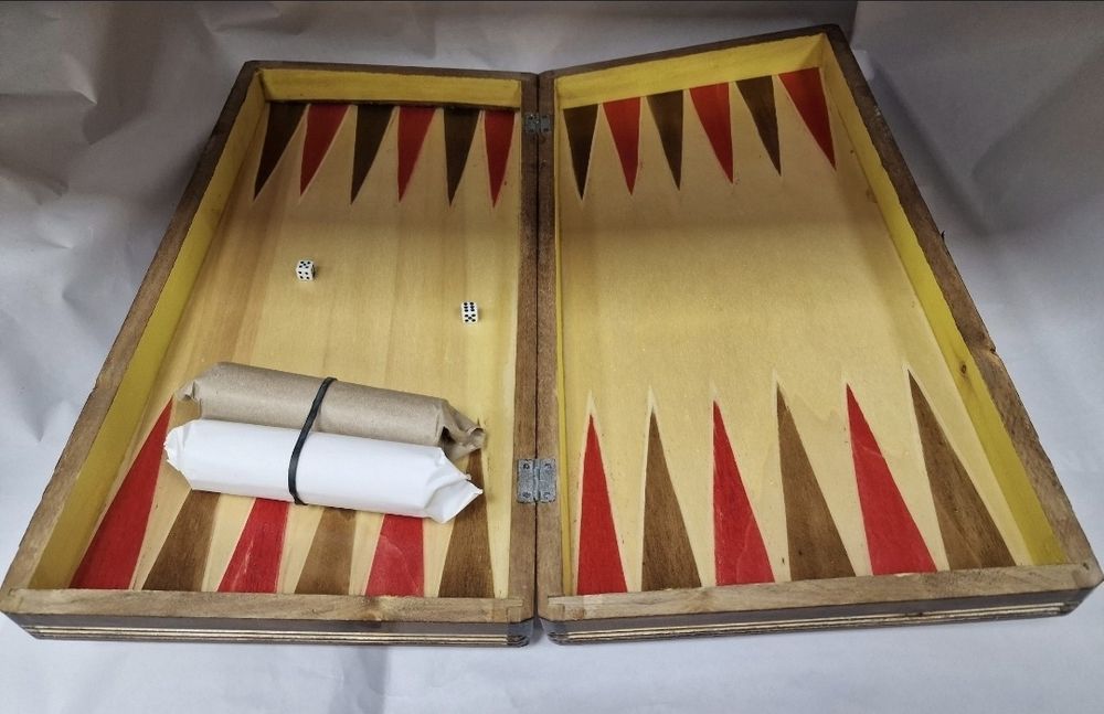 Sah, table din lemn prelucrat manual 32,5cm x 32,5cm, PRODUS NOU !